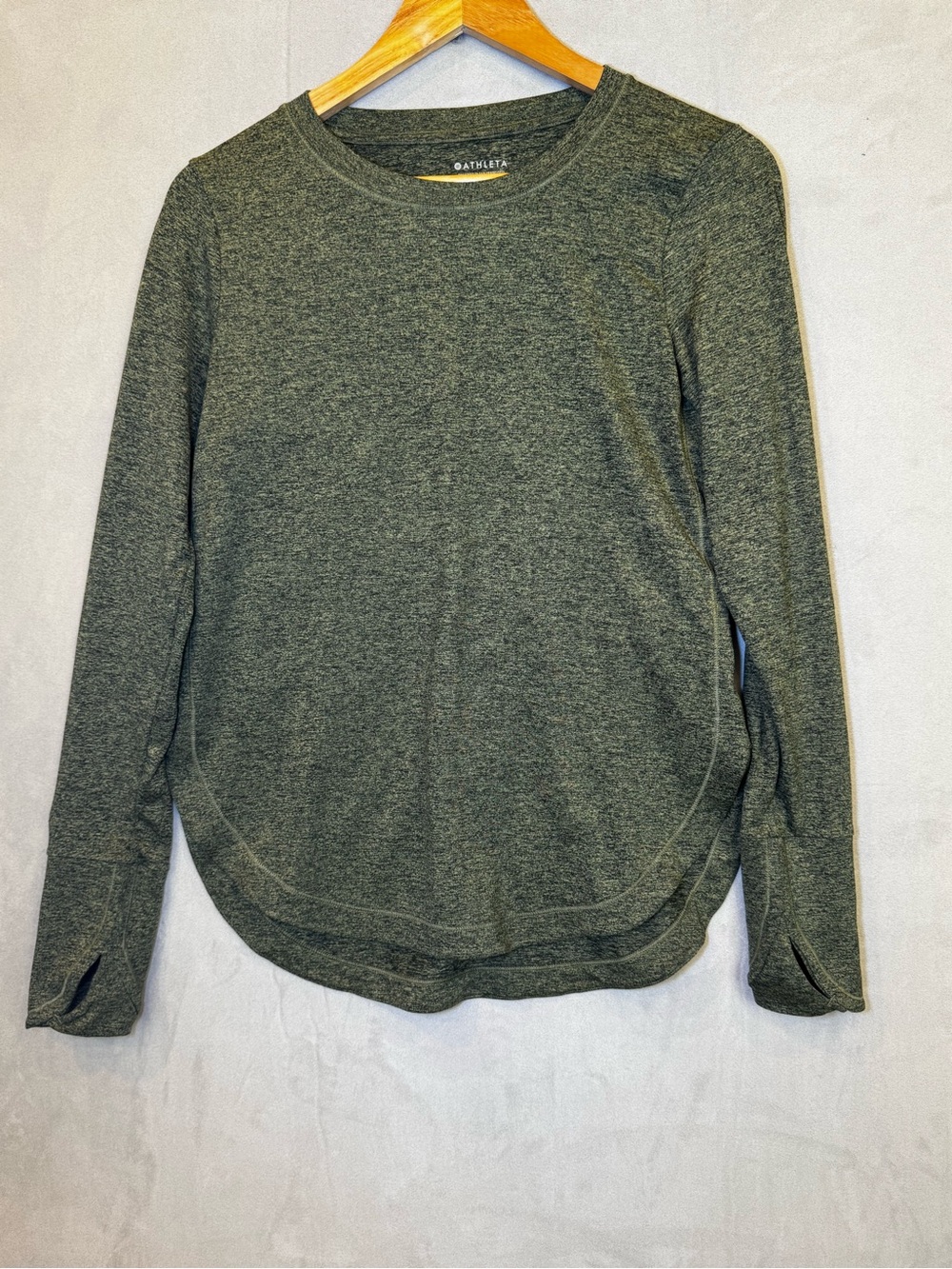 Athleta Olive Green Long Sleeve Top XS Thumbholes Athletic Running Shirt